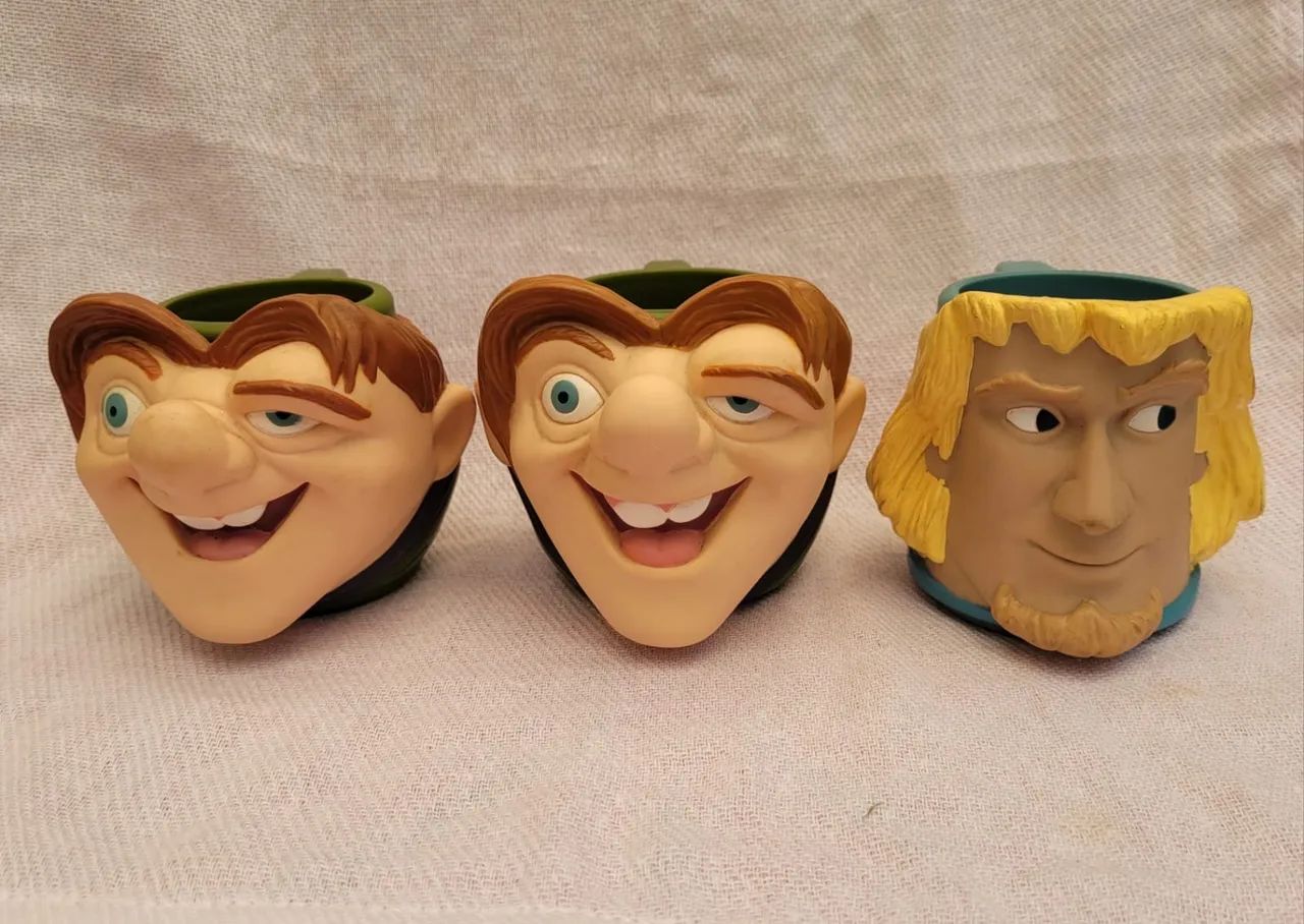 Uma caneca Disney Applause Original Filme o Corcunda de Notre Dame