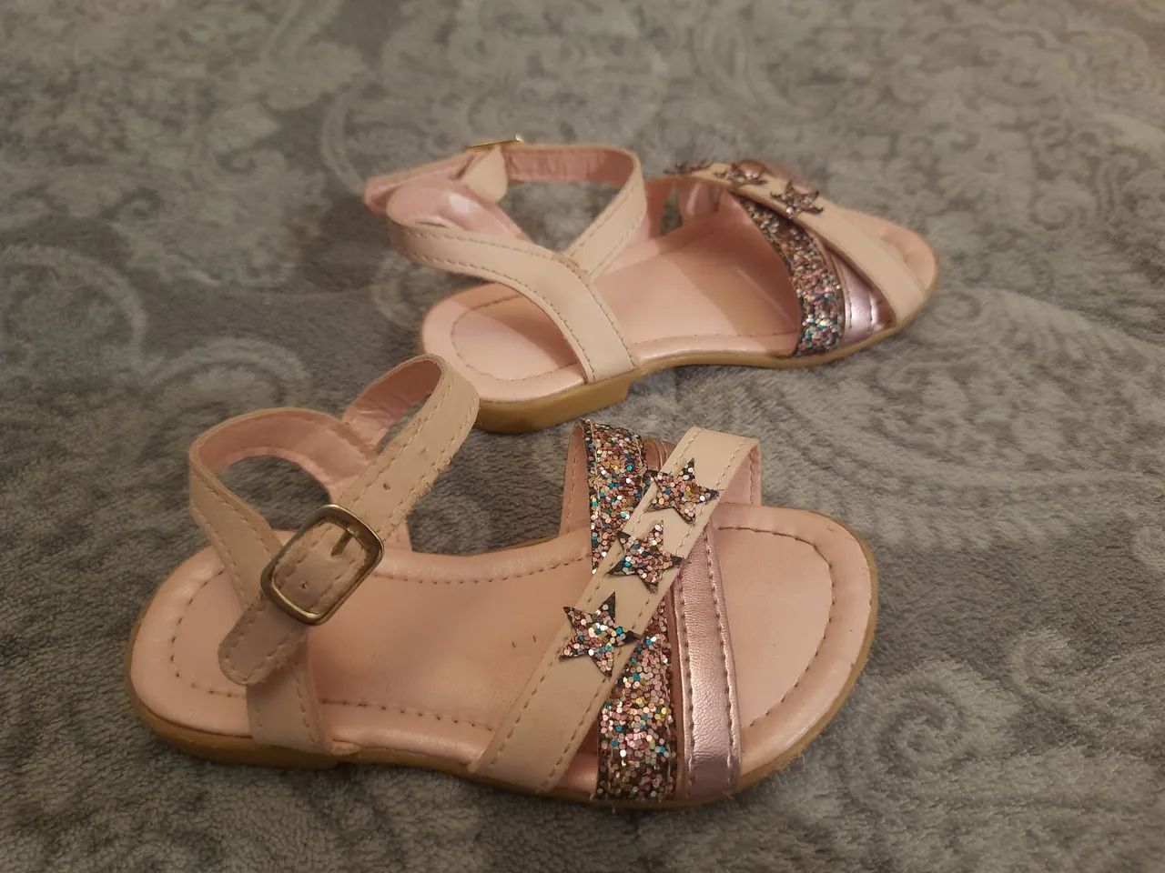 Sandálias infantis rosa com glitter e estrelas - Foto 2