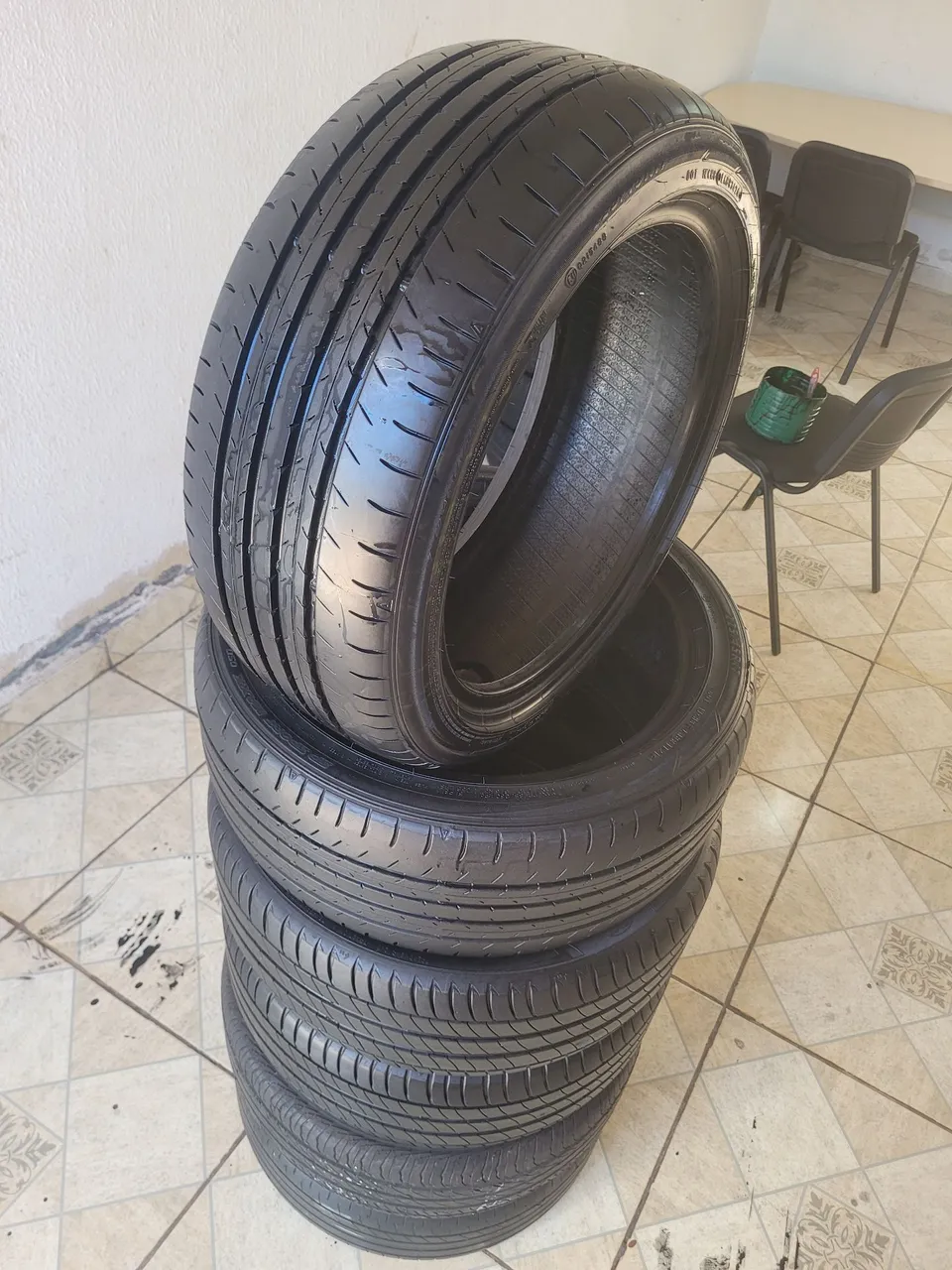6 Pneus 17 Michellin- Dunlop- continental semi novos R$ 550