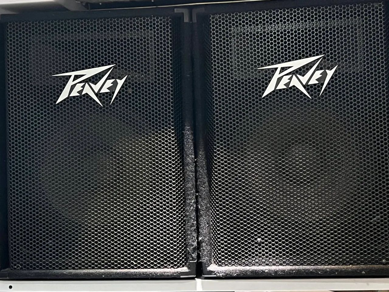 VENDO/TROCO 2 caixas PEAVEY e Amplificador potência Profissional Stereo HY 2500 500W RMS