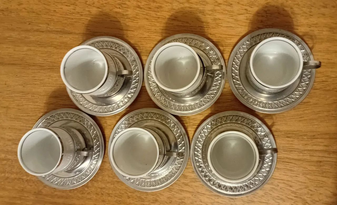 Jogo de xícaras porcelana Vera Cruz com suporte em metal - Foto 4