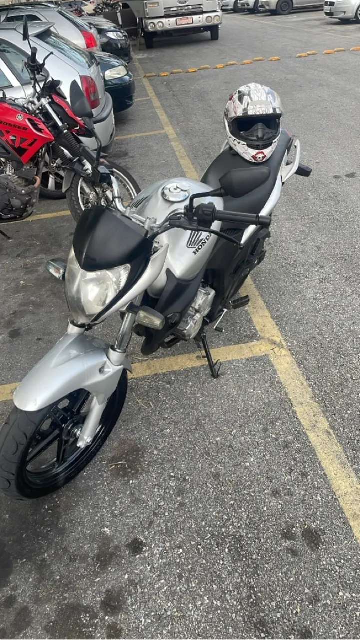 Vendo cb 300 ,quero 9500