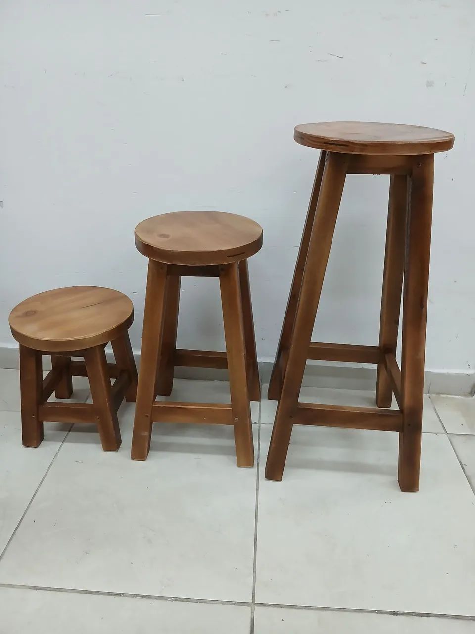 Conjunto de Banquetas de Madeira Maciça - Foto 2
