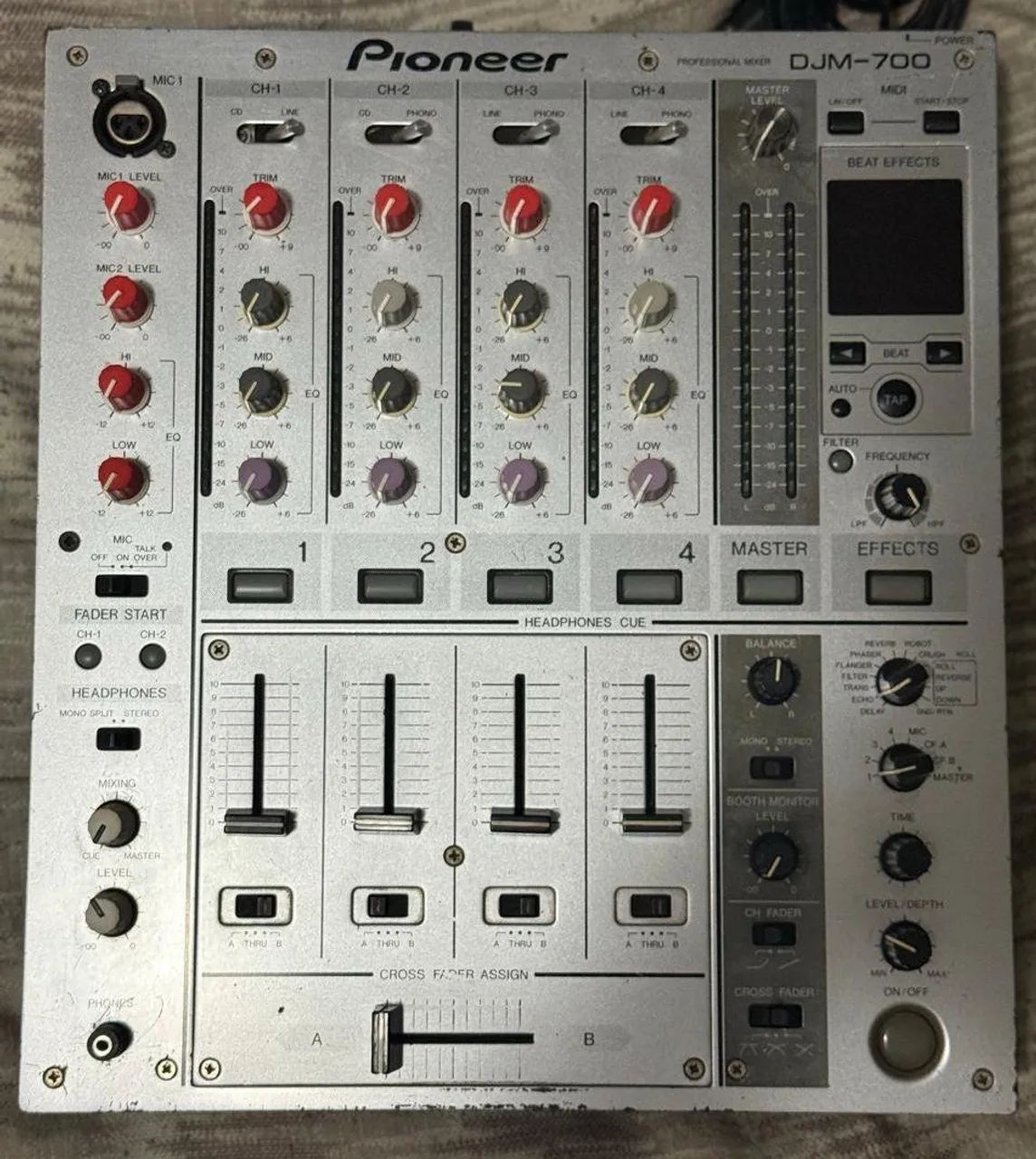Mixer Pioneer DJM-700 