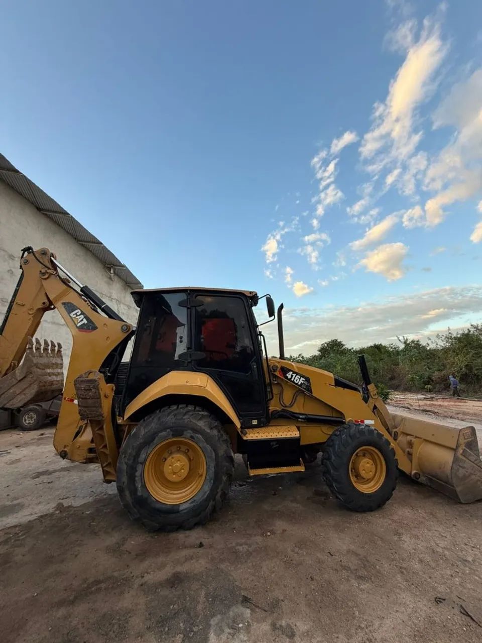 Retroescavadeira Caterpillar 416F - Foto 6