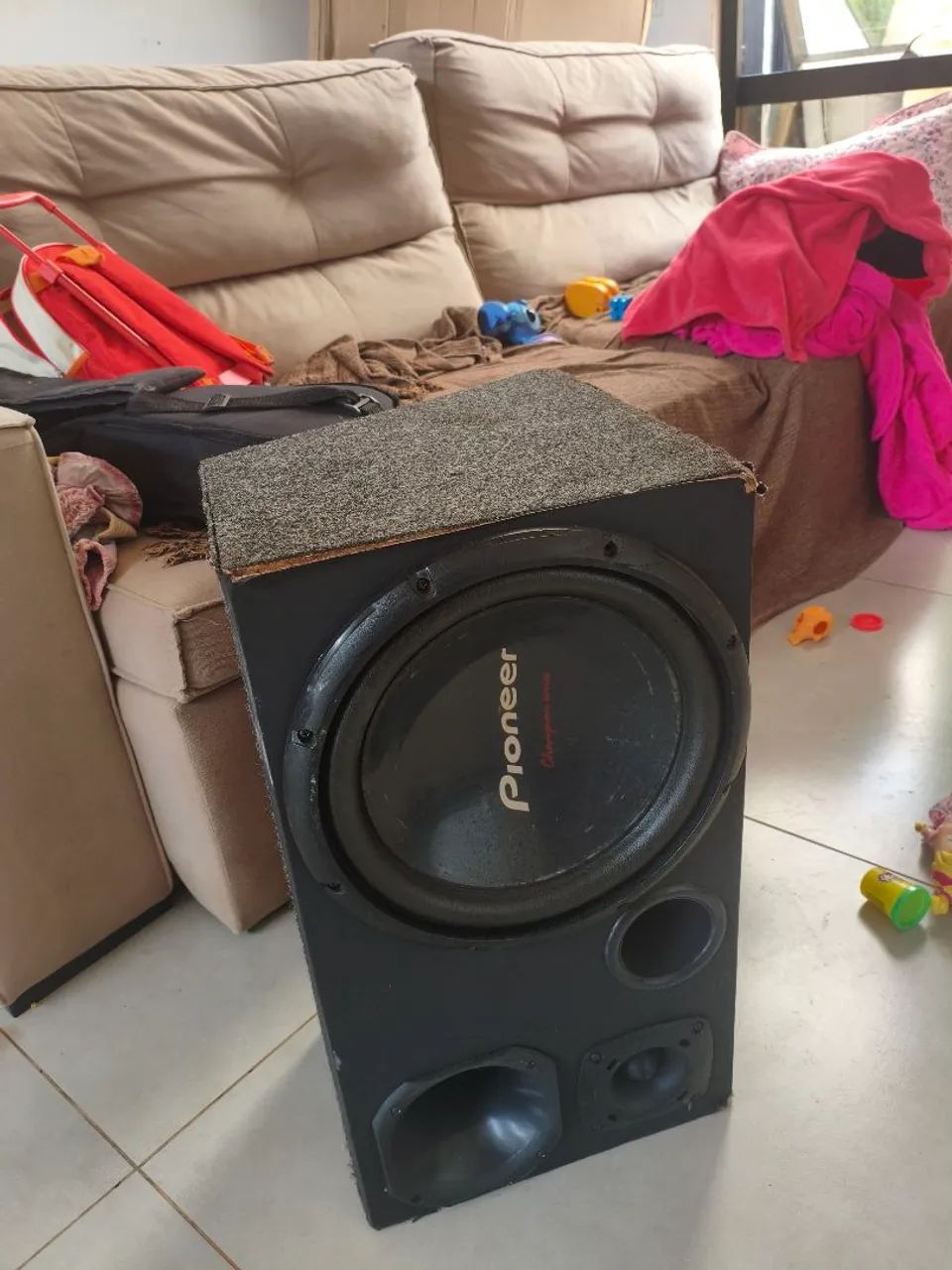 Caixa de som automotivo 