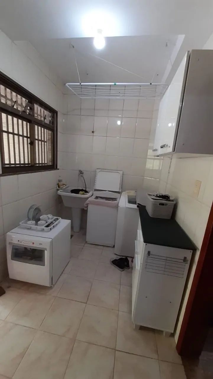CASA BAIRRO BENFICA 04 QUARTOS 1 SUITE,AREA GOURMET TERRENO AOS FUNDOS,SALA COZINHA - Foto 4