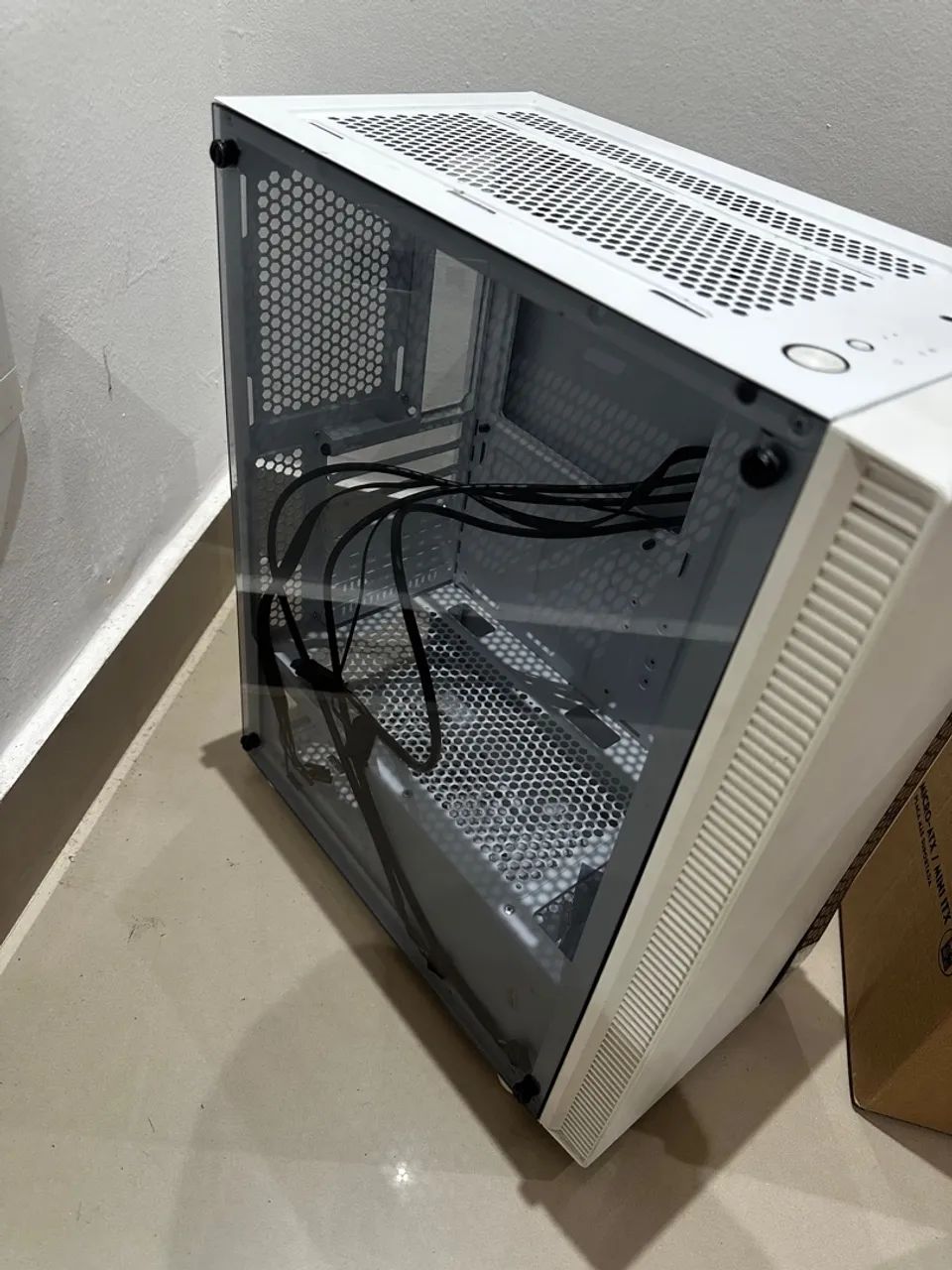 White Gaming Case64317902976002122