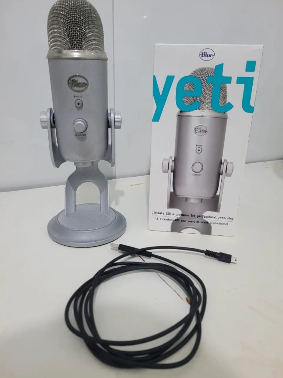 Microfone Blue Yeti Silver + suporte articulado