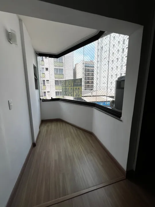 Apartamento de 3 quartos com suíte na melhor localização de Praia da Costa