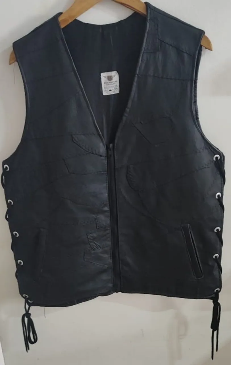 Colete de couro preto motociclista masculino 