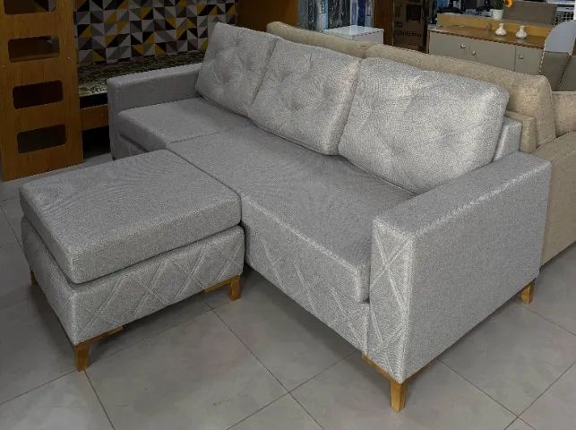 Sofá Living Serena 2,40m com Puff Linho D33 FAZEMOS ENTREGA! - Foto 2