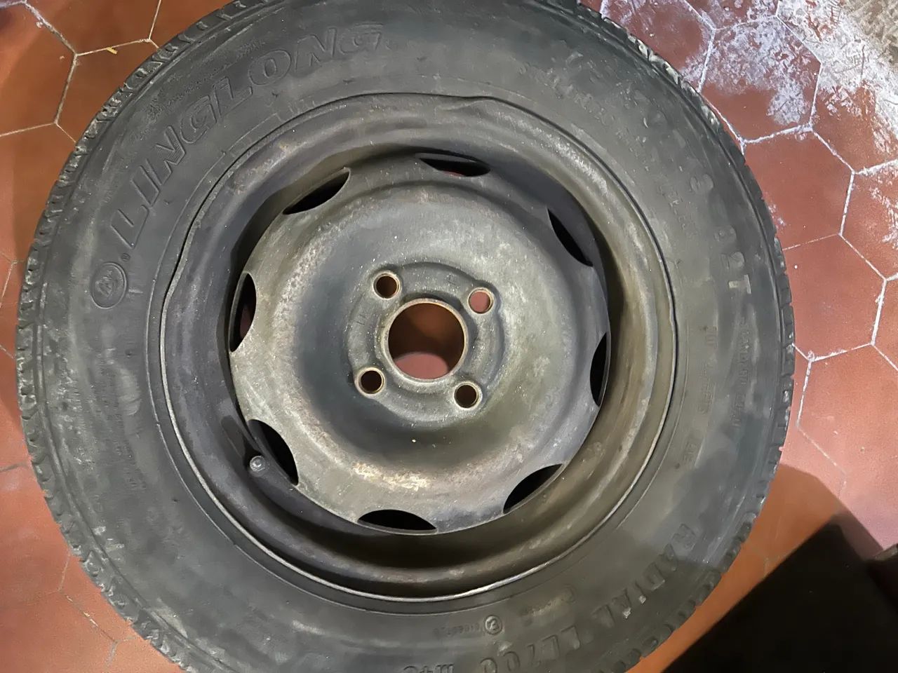 5 Pneus aro 13 completo 