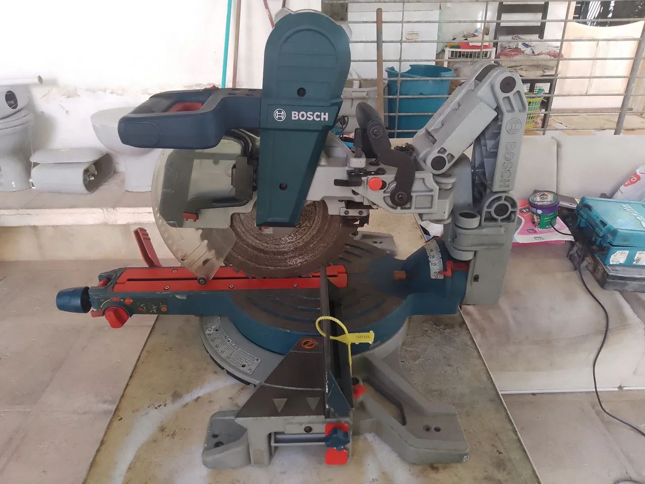 Serra esquadrias Bosch 12" com avanço articulado  - Foto 2