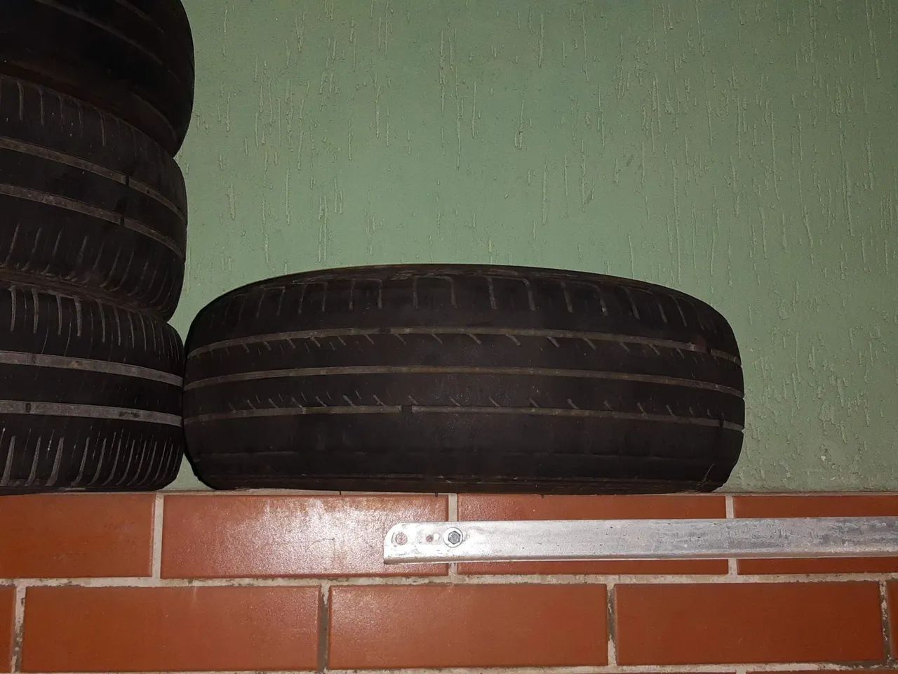 2 pneus Michelin meia vida + 2 pneus west lake brinde - Foto 3