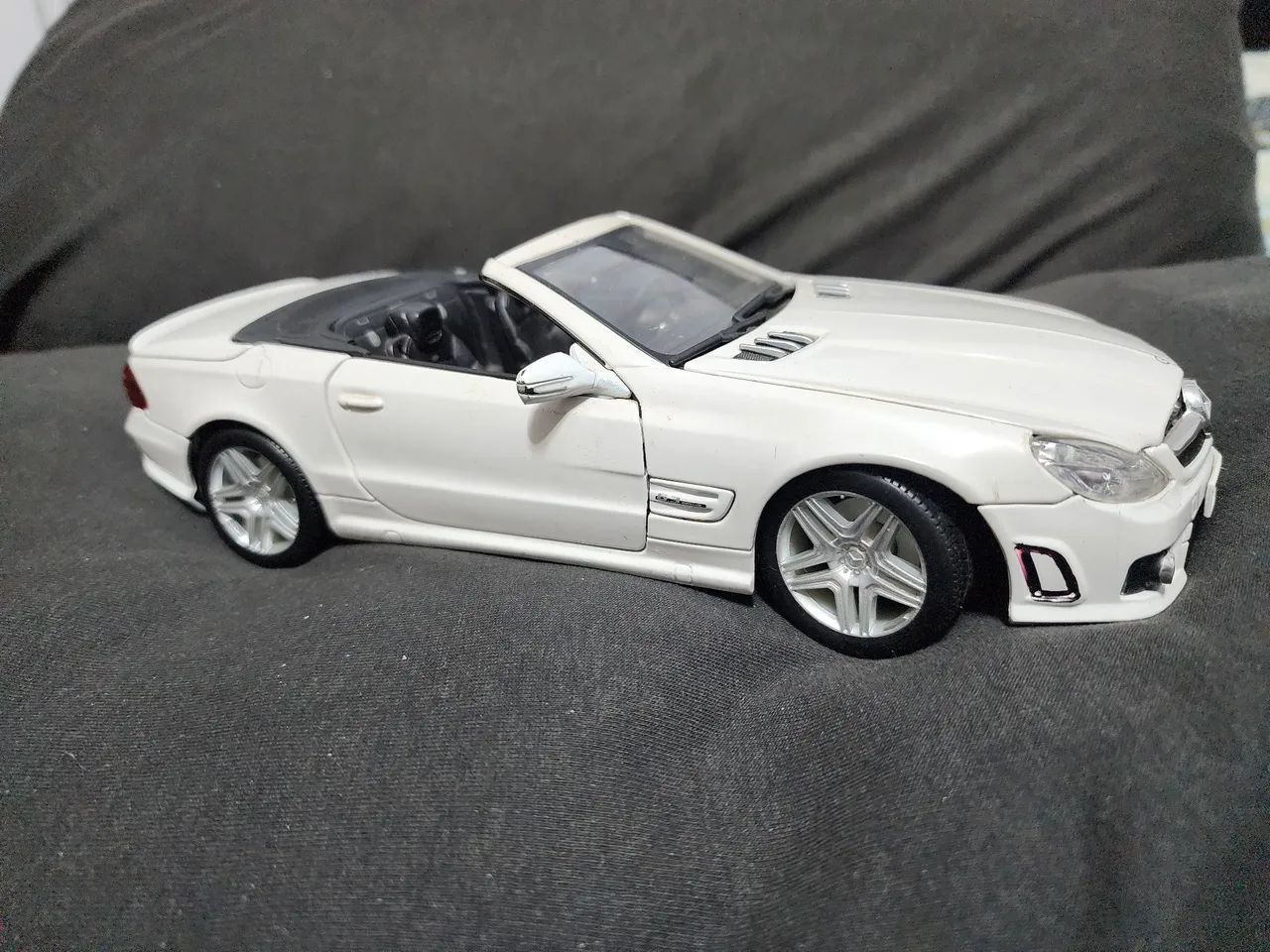 Miniatura Mercedes-Benz SL63 AMG 1/18 - Foto 2