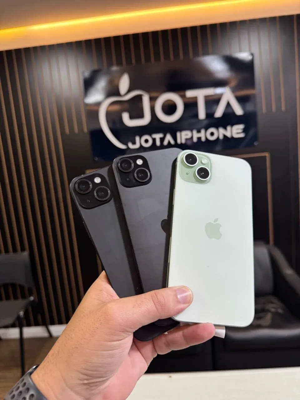 **IPhone 15 Plus 128 // SEMINOVOS