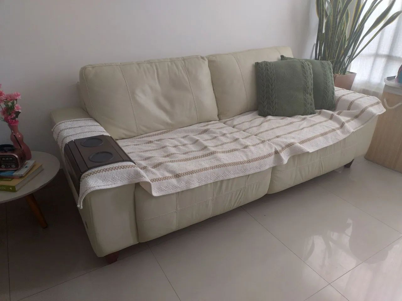 VENDO SOFÁ DE COURO LEGÍTIMO  - Foto 5
