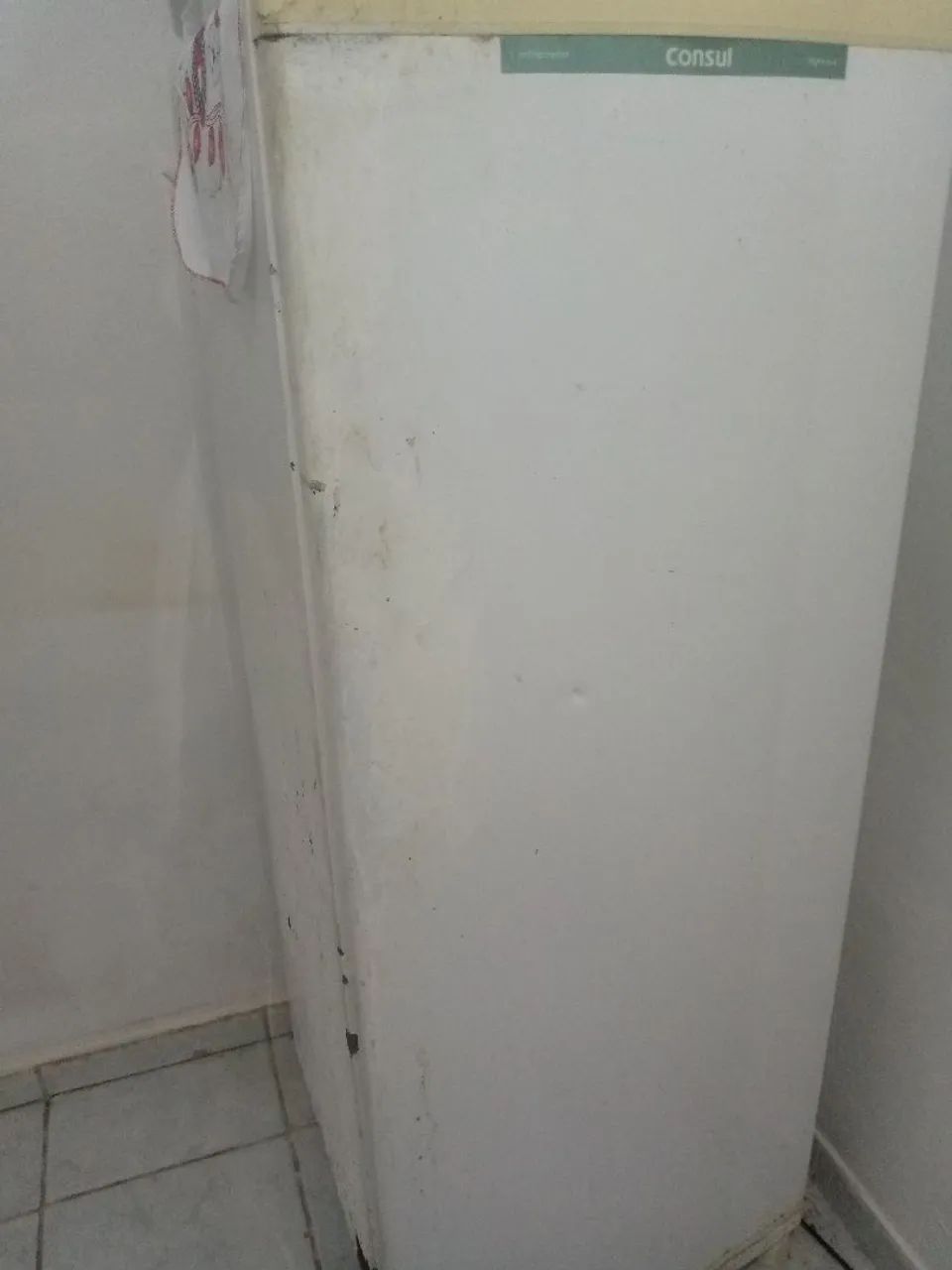 Vendo uma geladeira parada