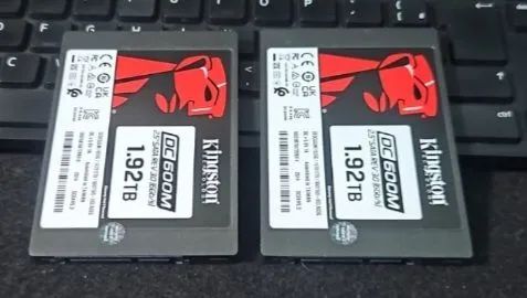 2 SSDs Kingston DC600M 1.92 TB SATA