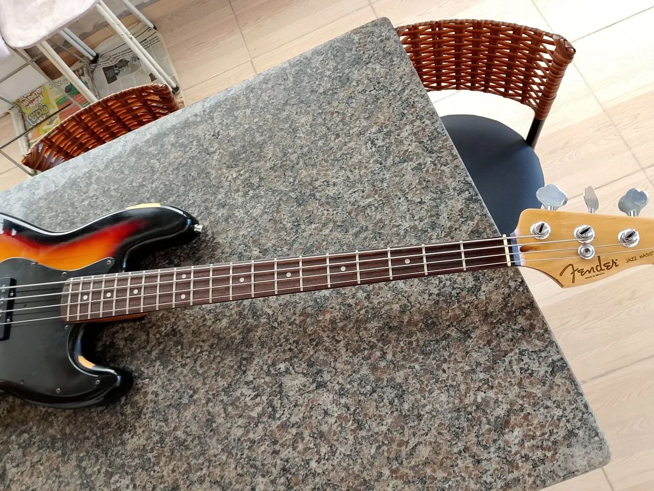 Baixo fender Squier