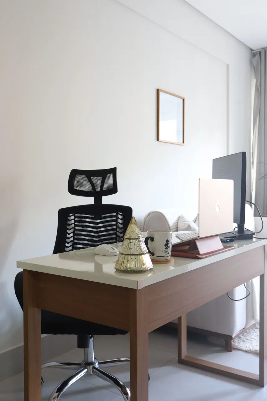 Mesa escrivaninha minimalista
