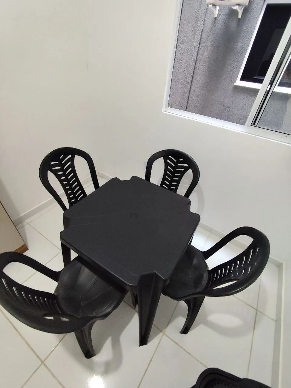 Mesa de plástico + cadeira 