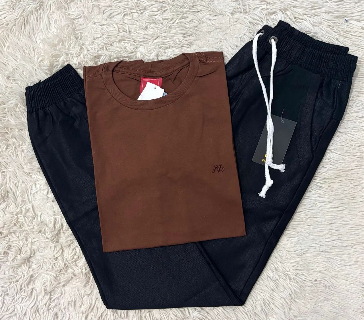 Kit Camisa Algodão e Calça Jogger Acetinada 