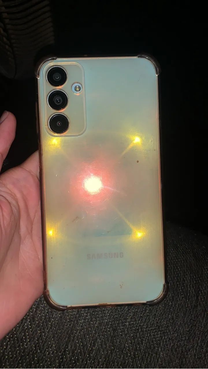 Celular: Samsung A15. 