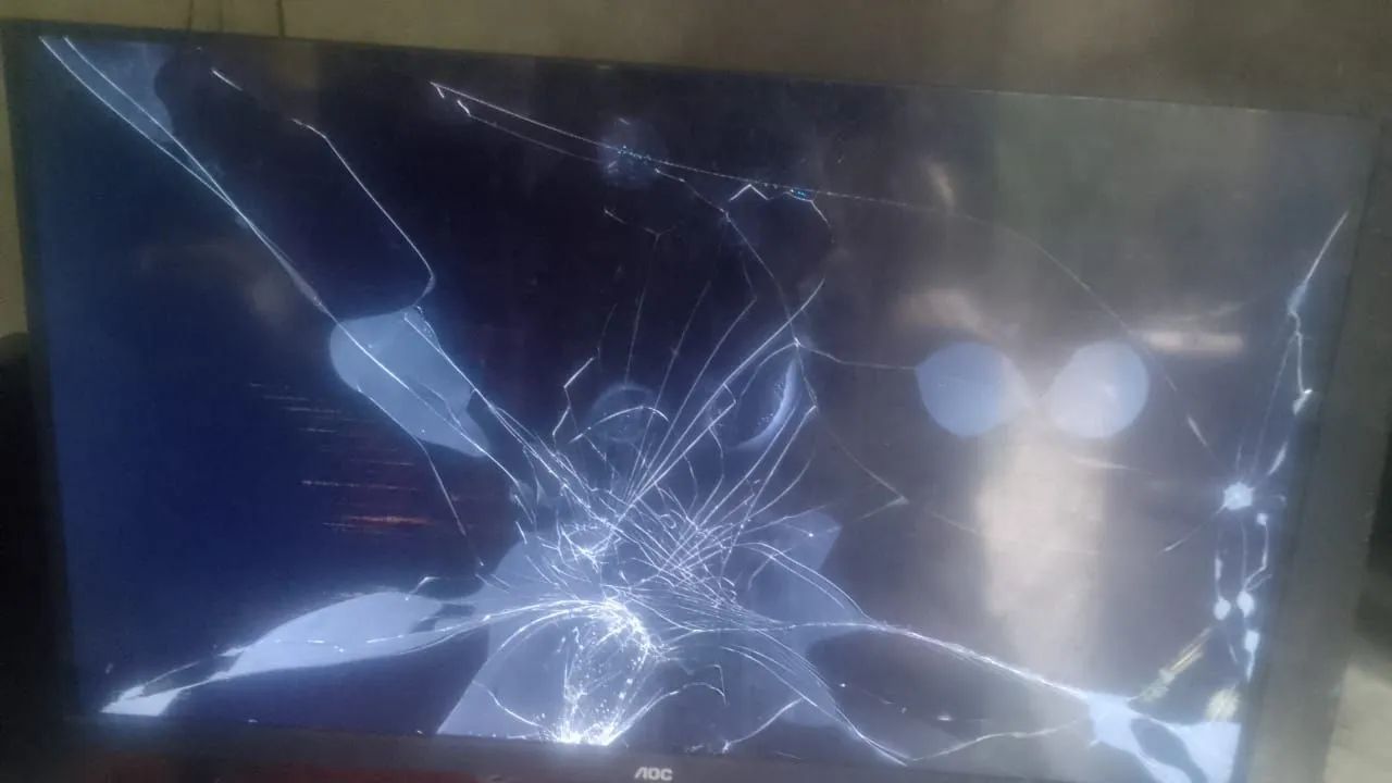 Tv AOC 32 polegadas com defeito 