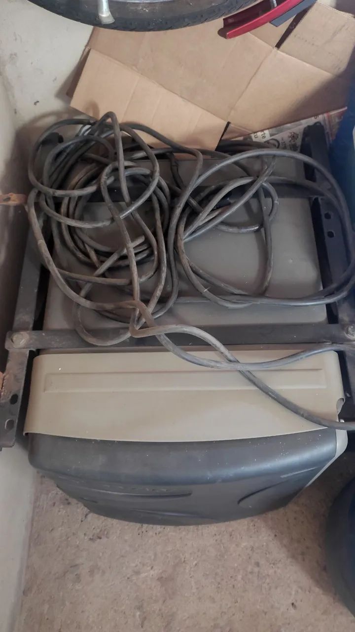 Geladeira resfriar 75 litros 5 meses de uso.