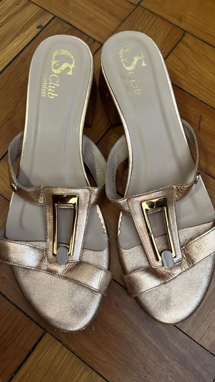 Tamanco Dourado Carmen Steffens