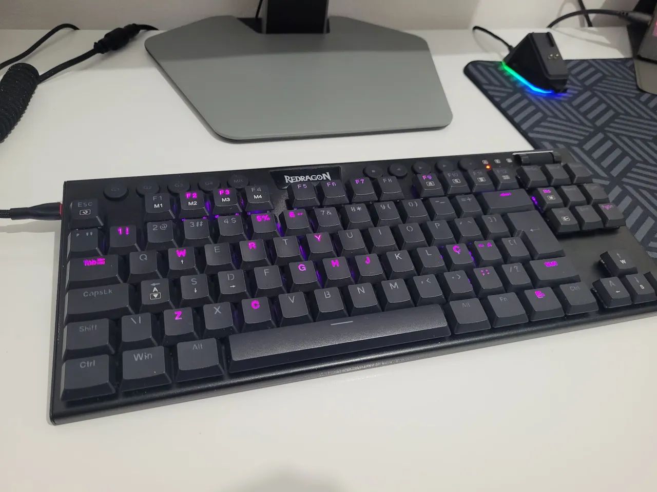 Só hoje!! Teclado Low Profile TKL Redragon Horus