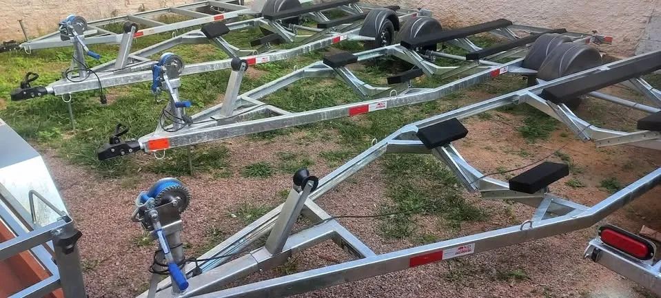 Carretinha para Barco Lancha 4m 5m e 6metros  - Foto 6