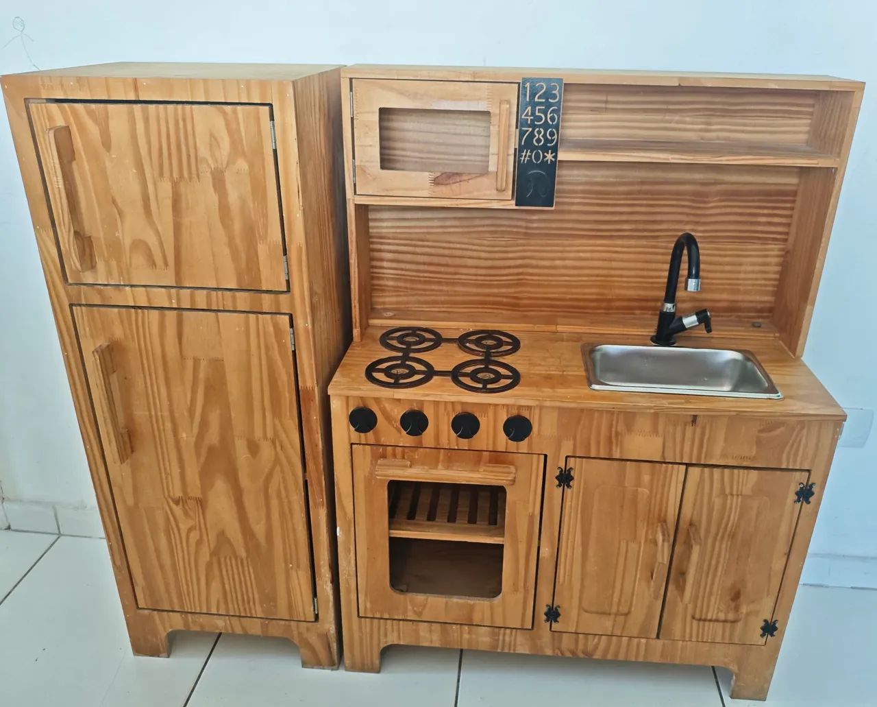 Mini cozinha de madeira