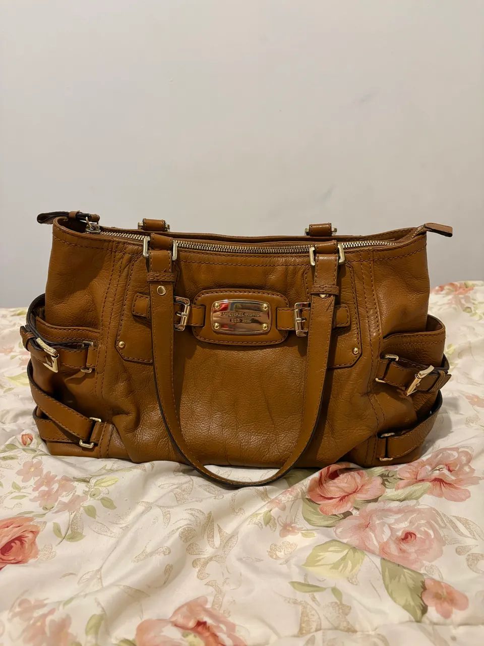 Bolsa Michael Kors Gansevoort caramelo 