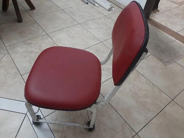 Cadeira p/ manicure - usada desconto no pix 