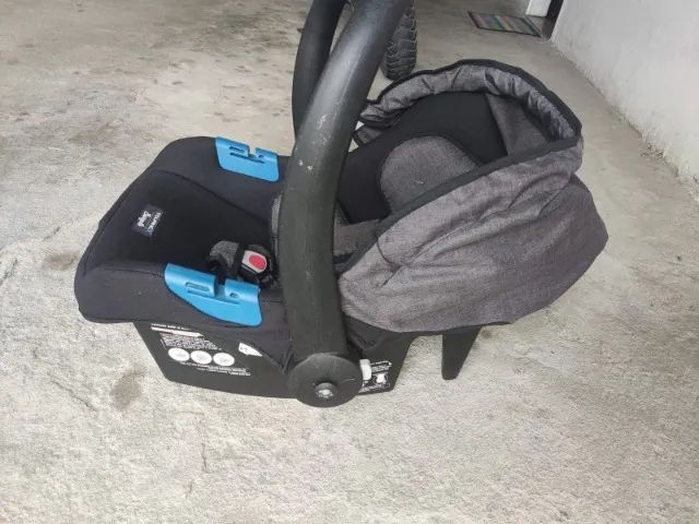Bebê conforto conservado.