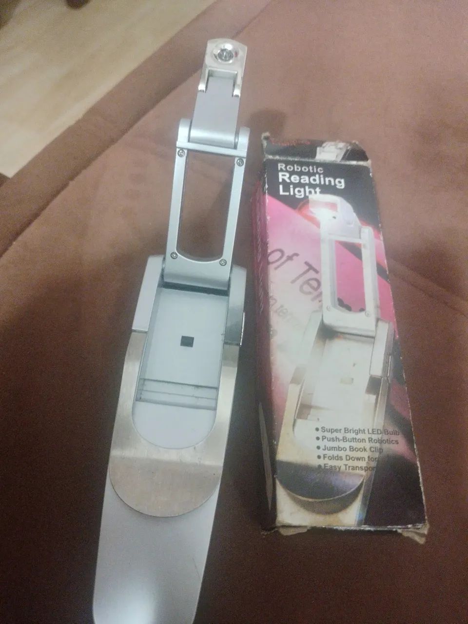 Robotic reading light