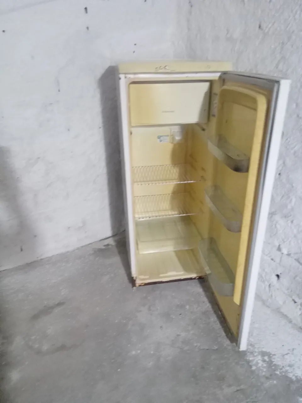 Vendo geladeira funcionando perfeitamente  - Foto 3