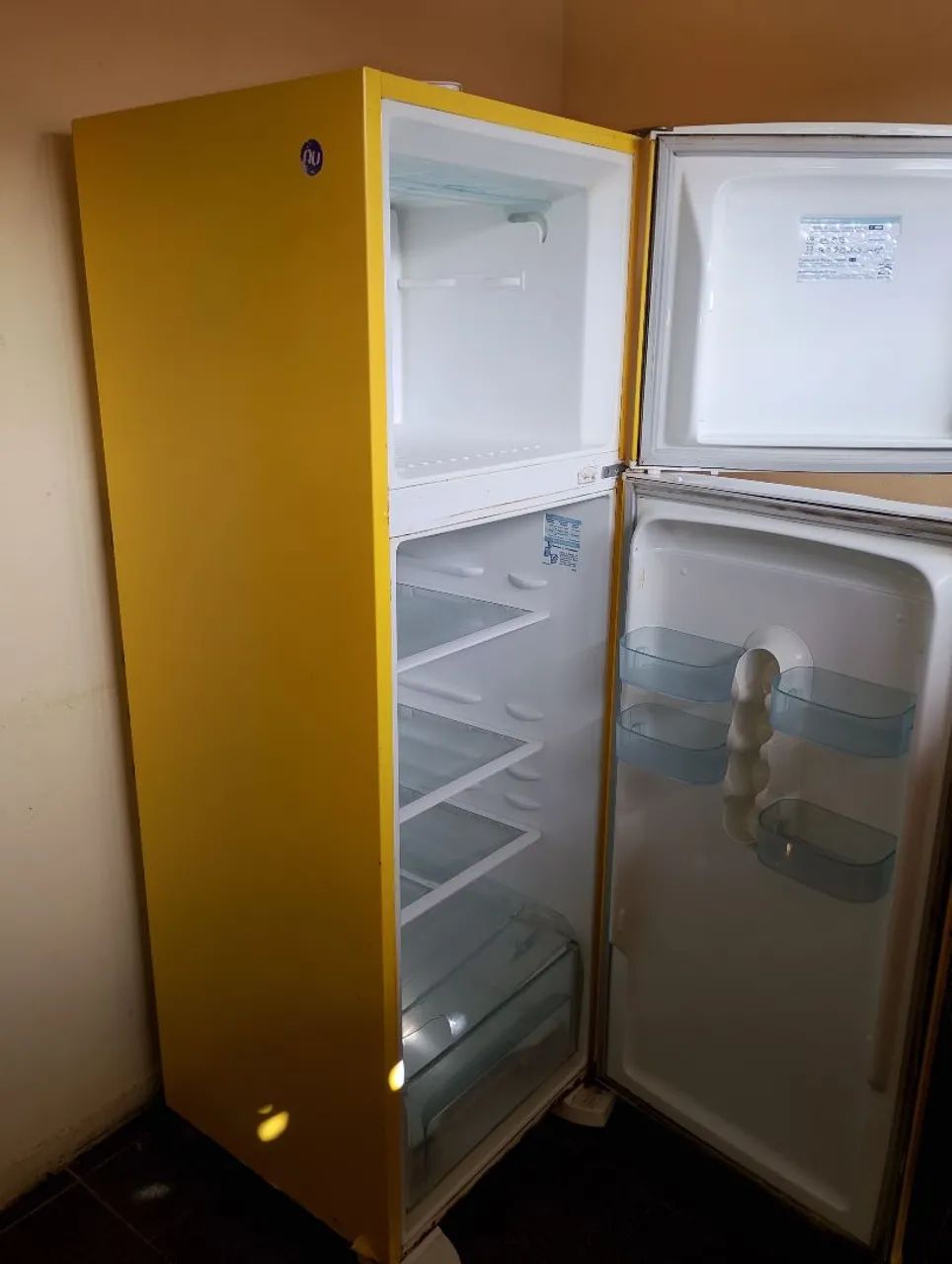 Geladeira semi Nova !