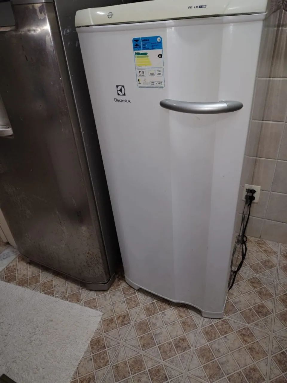 Freezer Eletrolux semi novo 
