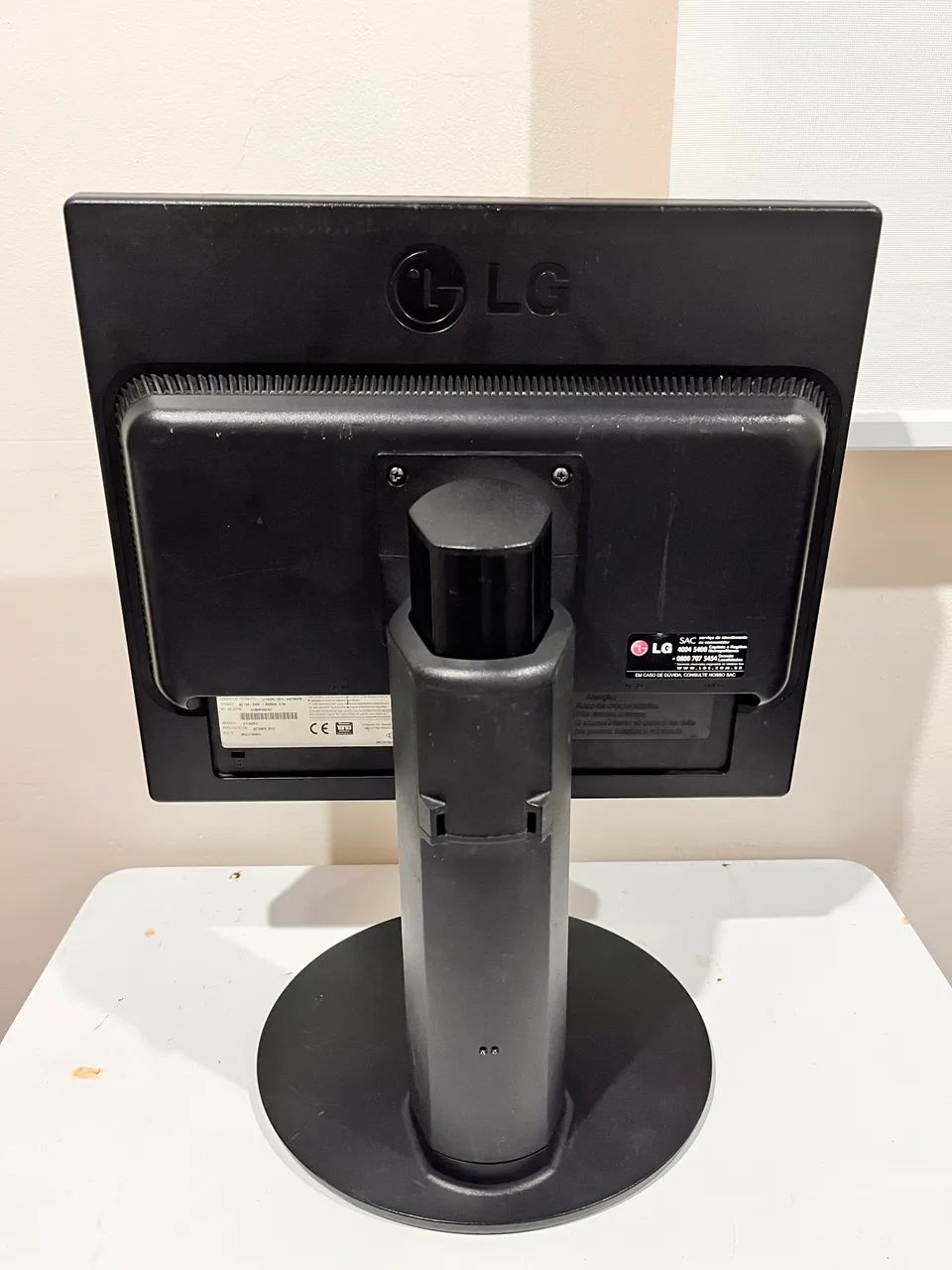 Monitores 17? Quadrados com Base e Regulagem de Altura - Foto 4