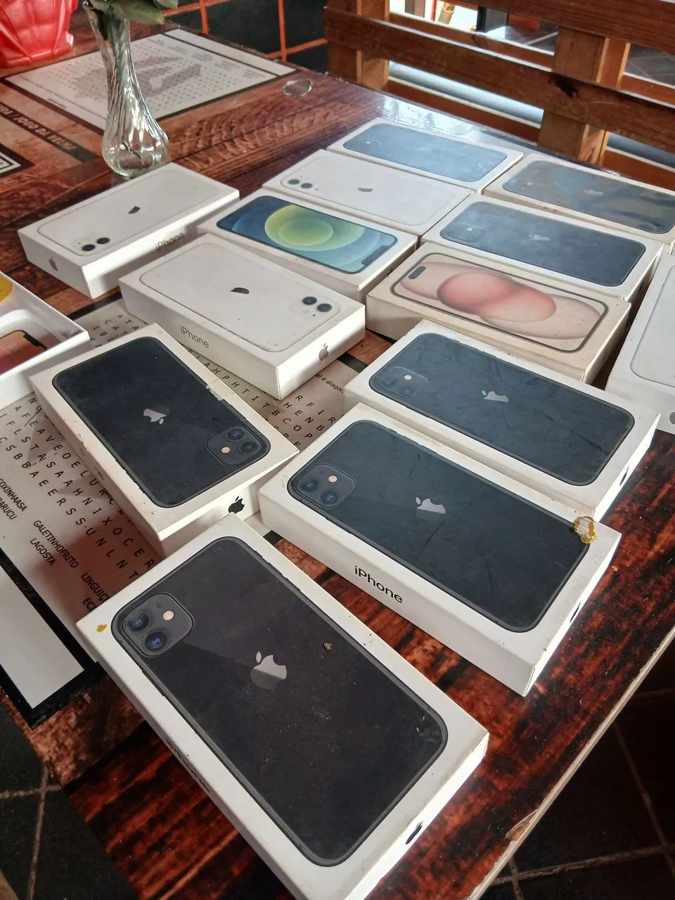 Vendo 14 caixas iphone 11,12 e 15  vazias  - Foto 2