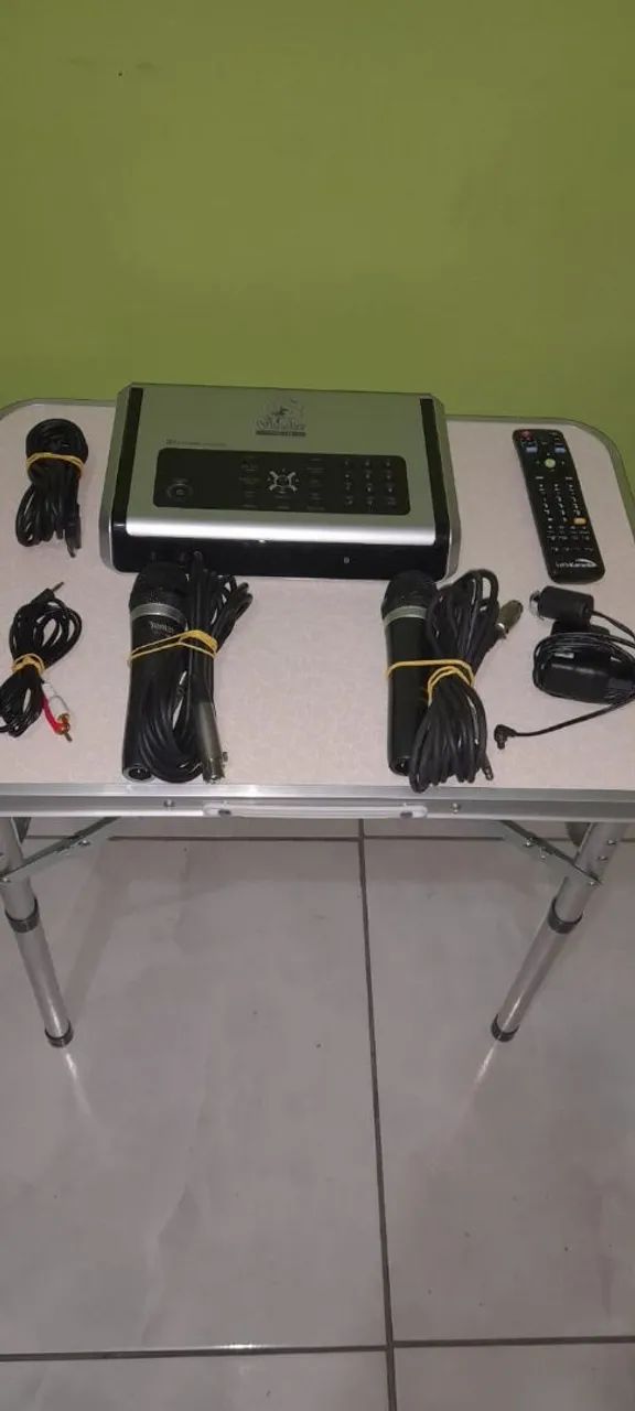Videokê Pro 750 com 10.400 músicas 