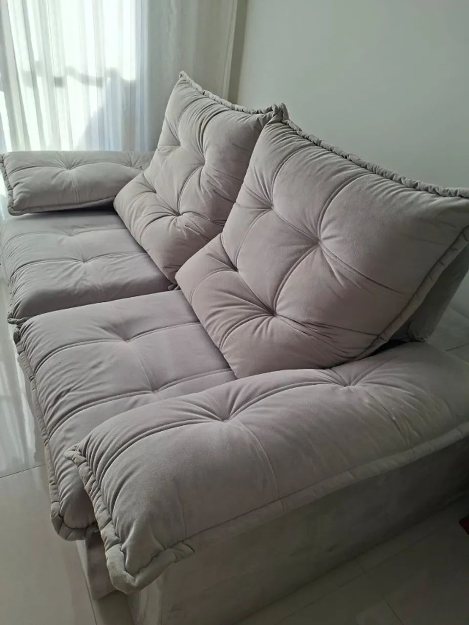 Sofá retrátil de 2 a 3 lugares, super conservado, muito confortável e em excelente estado - Foto 3