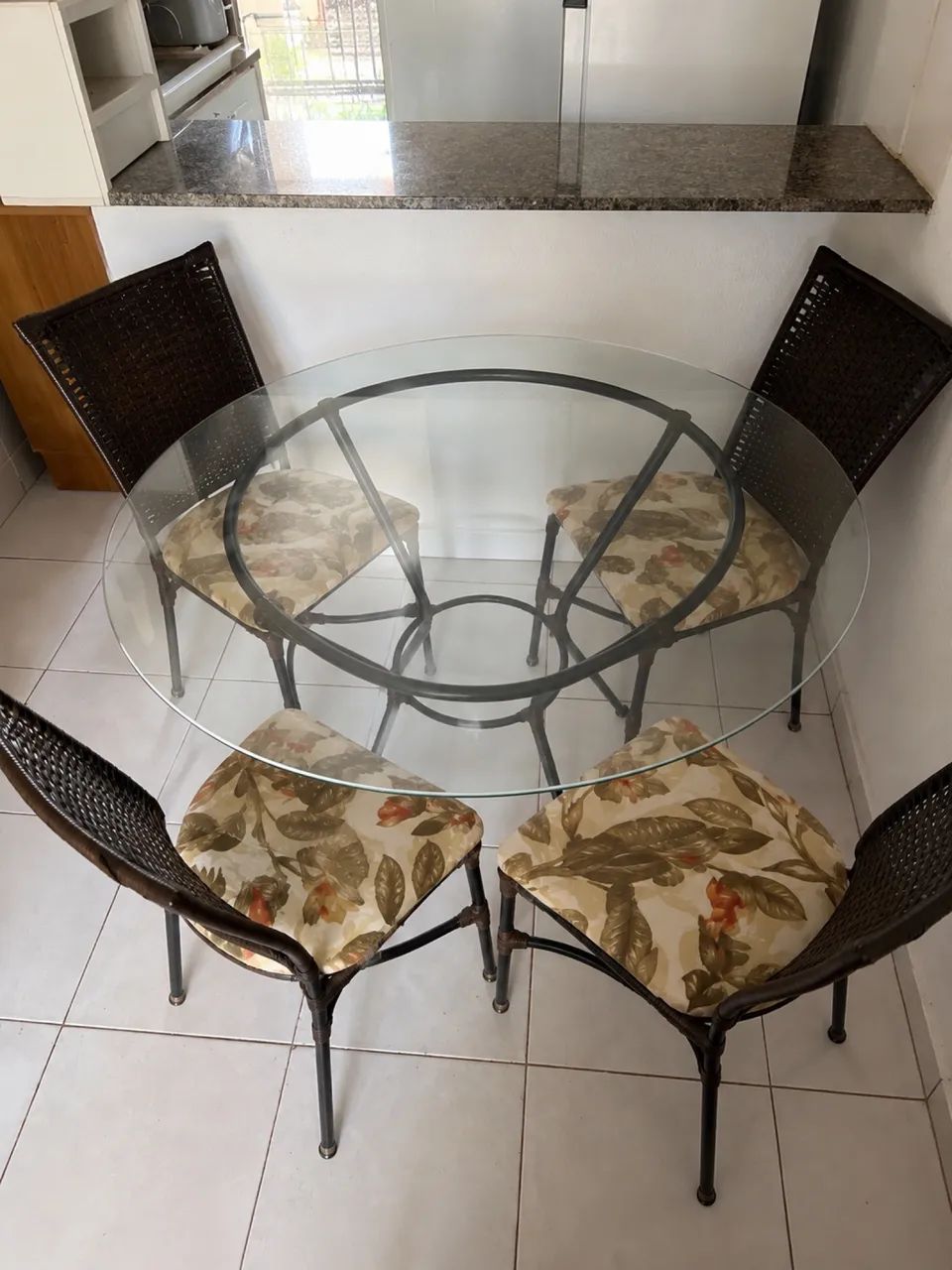 Mesa de Jantar de vidro - Redonda com 6 Cadeiras