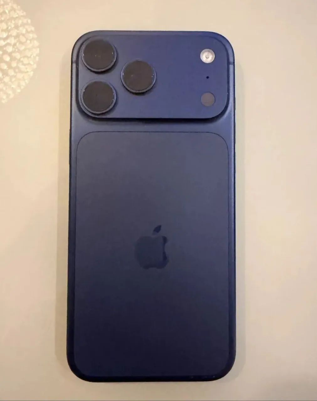 Vendo ou troco iPhone 17 pro max azul  - Foto 2