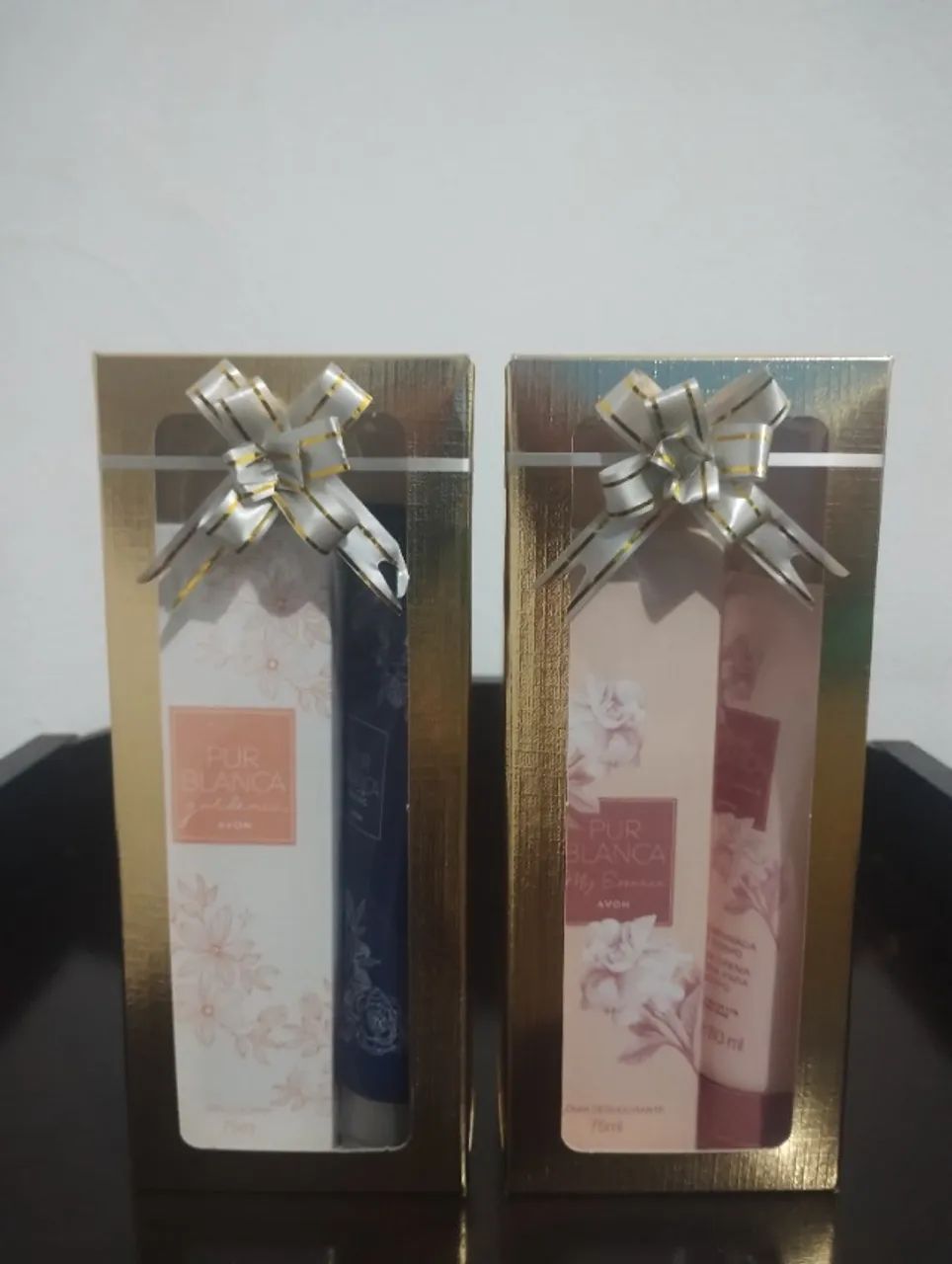 KIT PRESENTE AVON  PERFUME PUR BLANCA  75ML + LOÇÃO PERFUMADA  - R$ 59,90 CADA