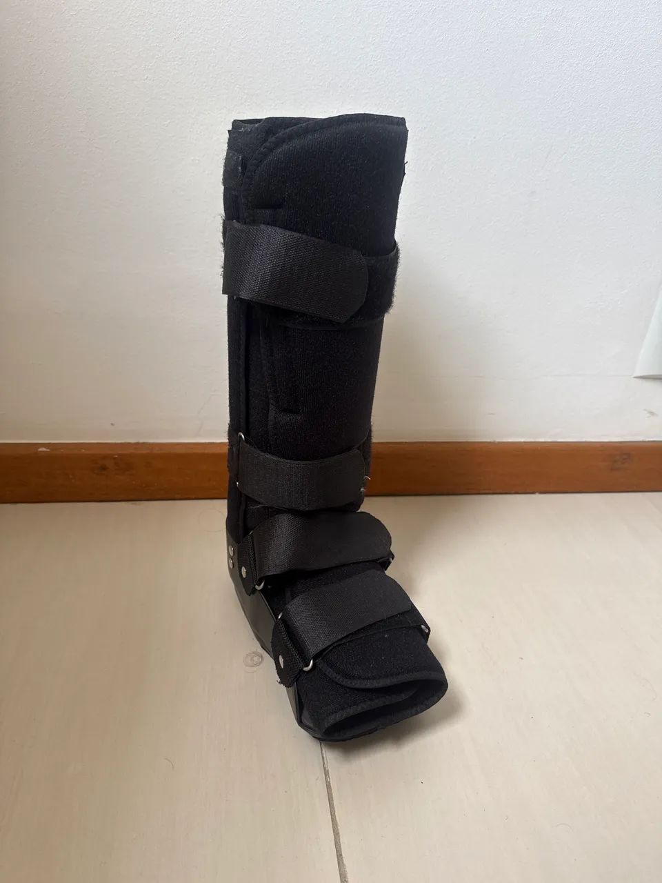 Bota ortopédica (Robocop)